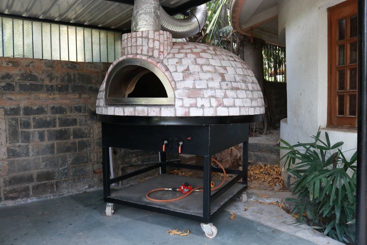 Wood and gas fired pizza oven